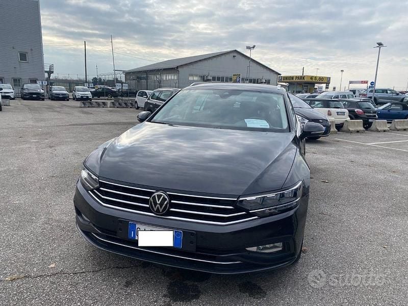 Usata VW Passat Business 150 CV (110 kW) 2022 Grigio Station wagon