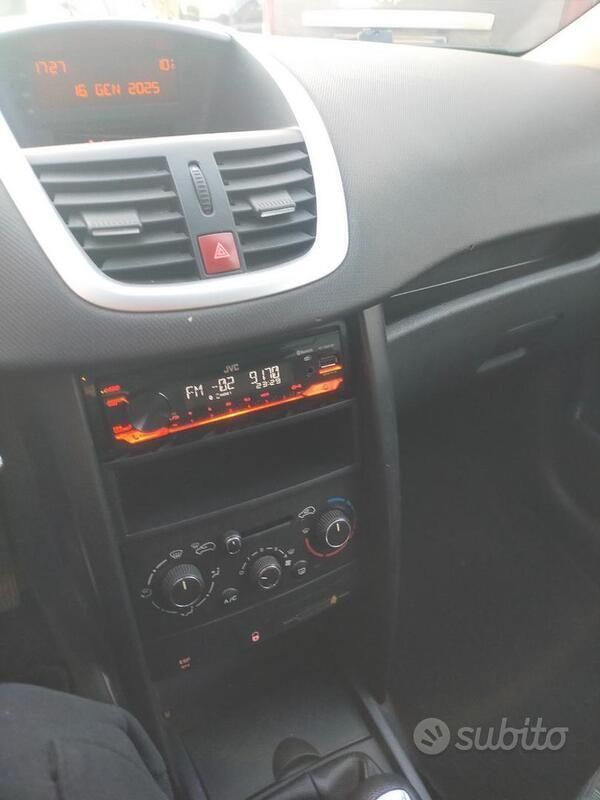 Grigio Usata 2011 Peugeot 207 Station wagon | 3800 € (Buon prezzo) - Immagine 1/4