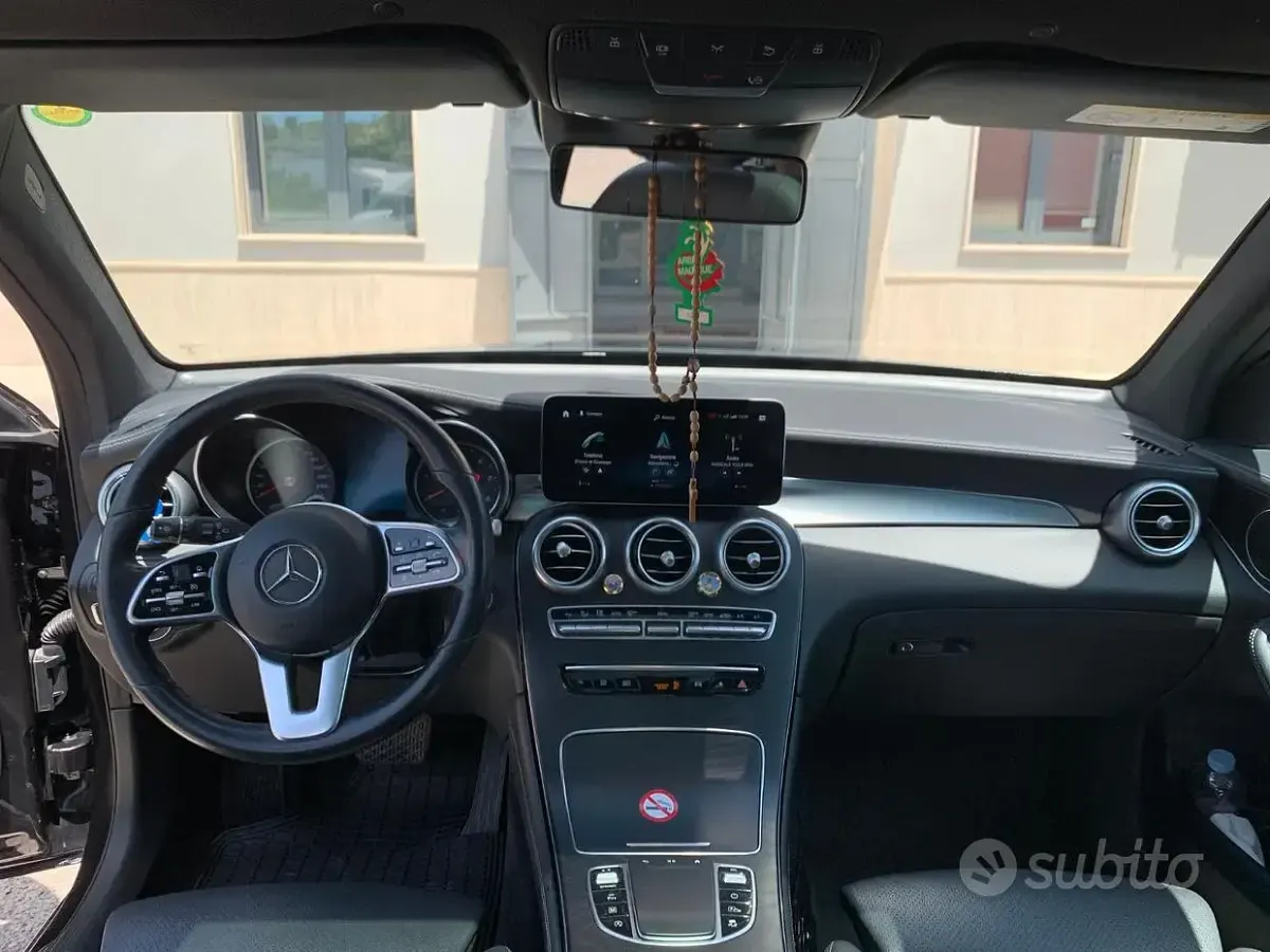 Usata Mercedes GLC220 194 CV (142 kW) 2021 Nero SUV