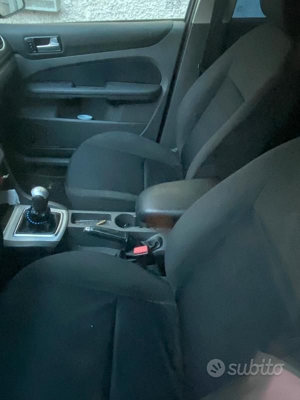 Usado Ford Focus 90 HP (66 kW) 2006 Sedan