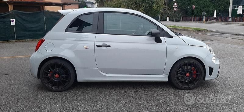 Usata Abarth 695 180 CV (132 kW) 2024 Grigio Utilitaria