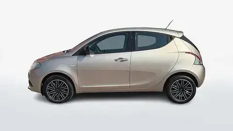Usata Lancia Ypsilon Gold 69 CV (50 kW) 2018 Oro Utilitaria
