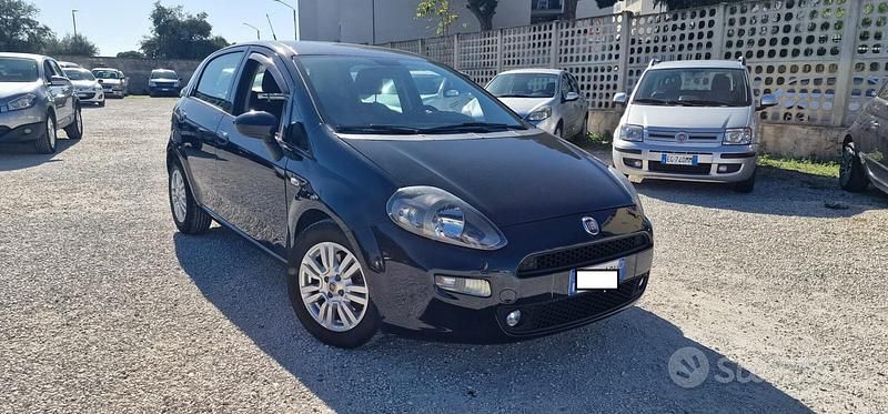 Usata Fiat Punto Lounge 95 CV (69 kW) 2016 Blu Berlina