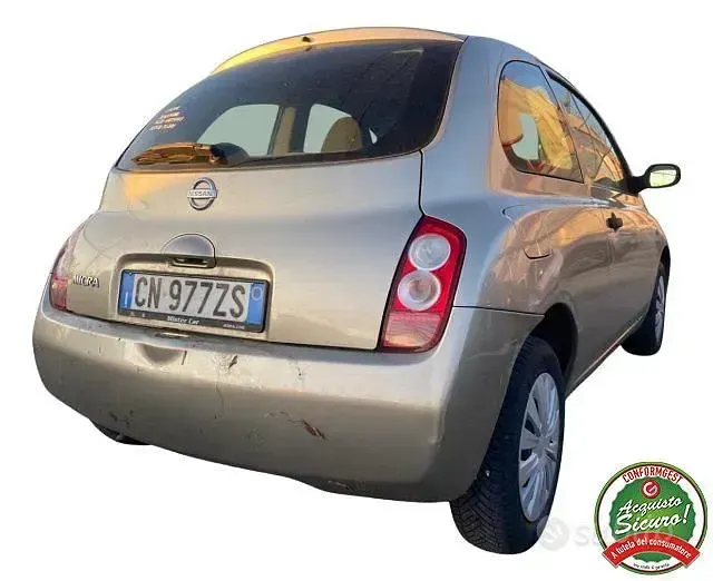 Usata Nissan Micra Visia 65 CV (47 kW) 2005 Grigio Berlina
