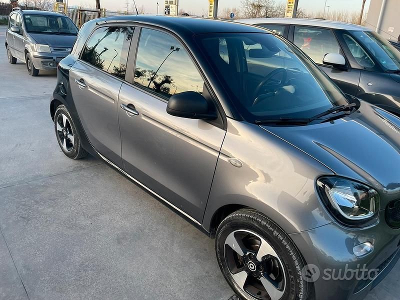 Begagnad Smart ForFour 71 HK (52 kW) 2019 Grå Halvkombi