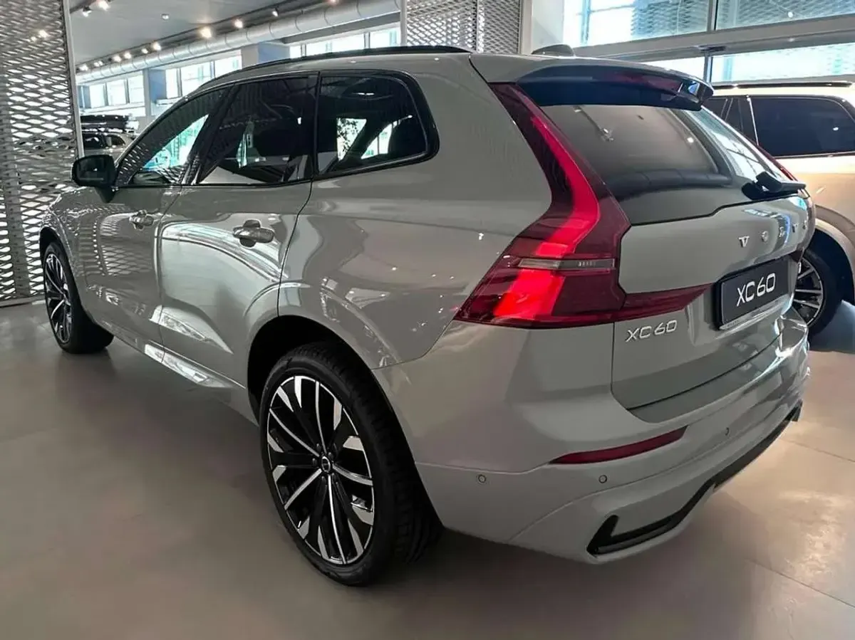 Nuova Volvo XC60 Ultra 179 CV (131 kW) 2026 Vapour grey SUV