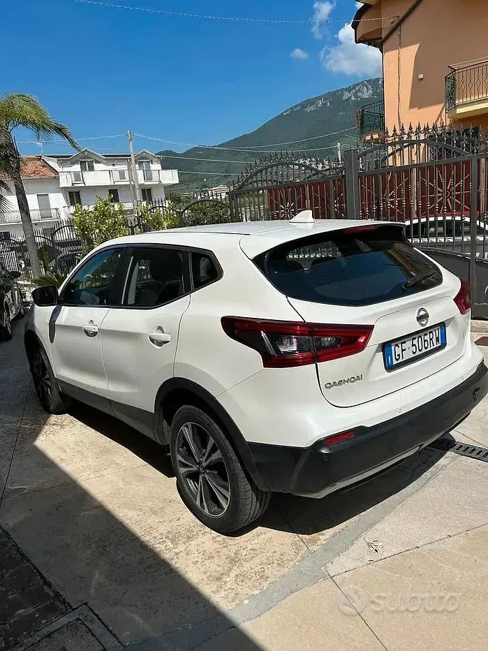 Usata Nissan Qashqai N-Connecta 140 CV (102 kW) 2021 Bianco SUV