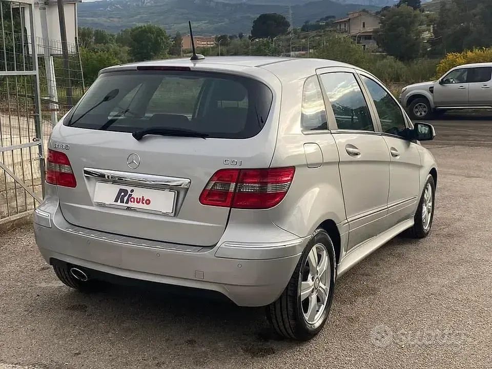 Usata Mercedes B180 109 CV (80 kW) 2010 Monovolume