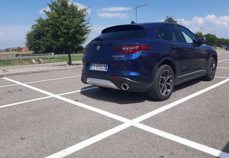 Usata Alfa Romeo Stelvio Executive 209 CV (153 kW) 2017 Blu/azzurro SUV