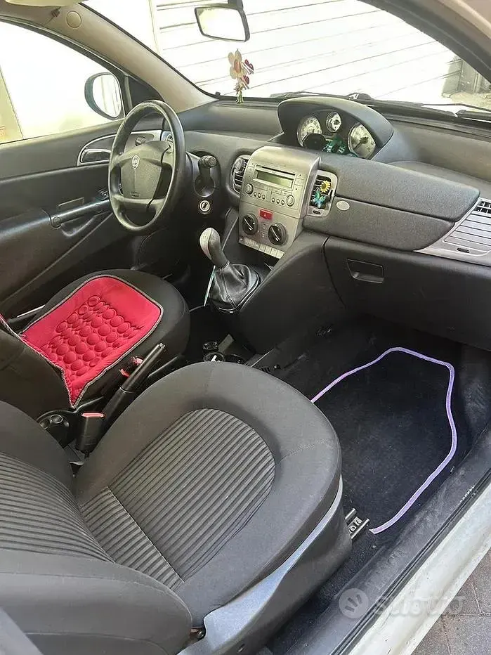 Gebraucht Lancia Ypsilon 75 PS (55 kW) 2010 Kleinwagen