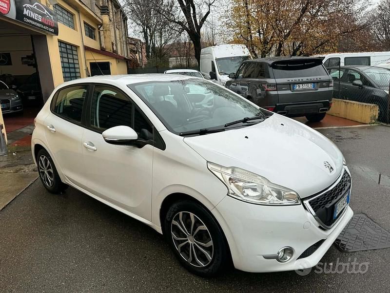 Usata Peugeot 208 95 CV (69 kW) 2014 Bianco Utilitaria