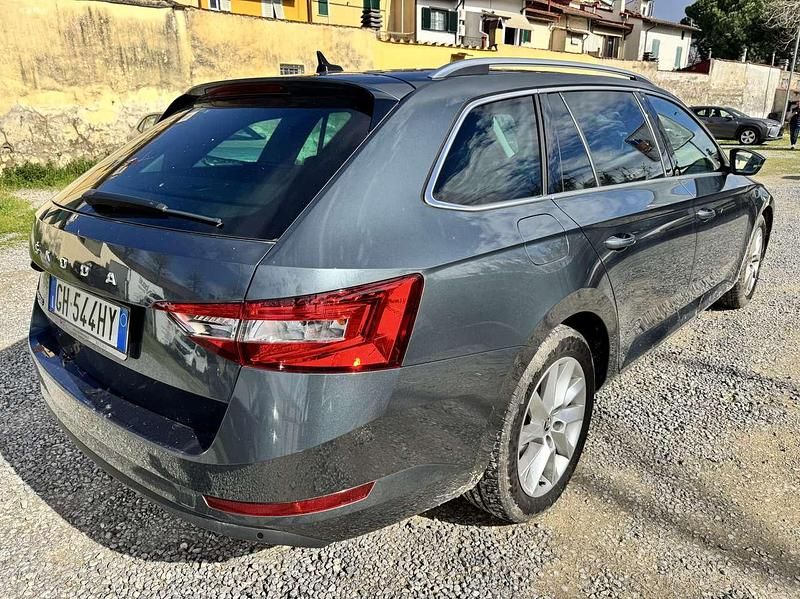 Usata Skoda Superb Executive 150 CV (110 kW) 2021 Blu/azzurro Station wagon