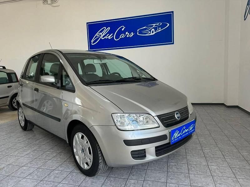Grigio Usata 2004 Fiat Idea Monovolume | 3499 € (Cara) - Immagine 1/4