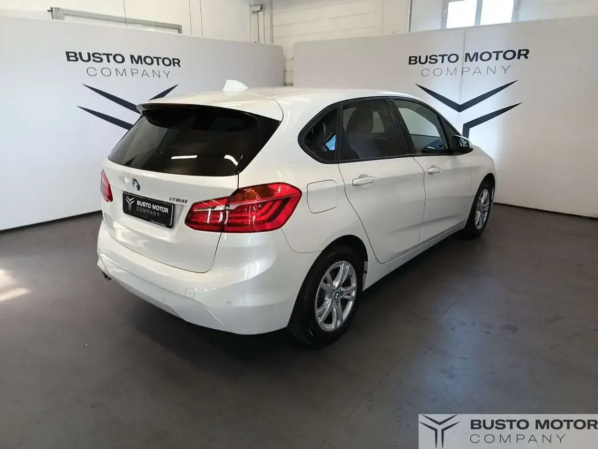 Usata BMW 218 Active Tourer 140 CV (102 kW) 2018 Bianco / metallizzato Monovolume