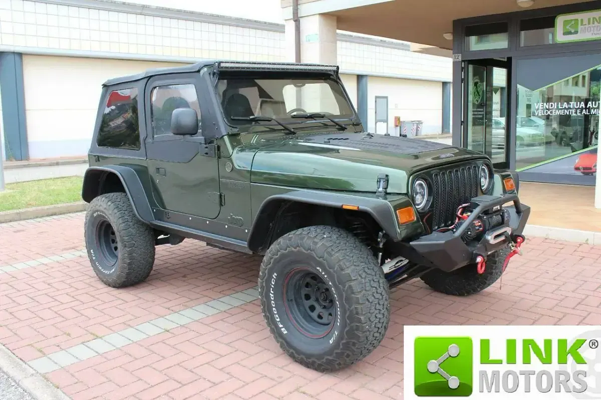 Usata Jeep Wrangler Sport 118 CV (86 kW) 1998 Verde metallizzato SUV