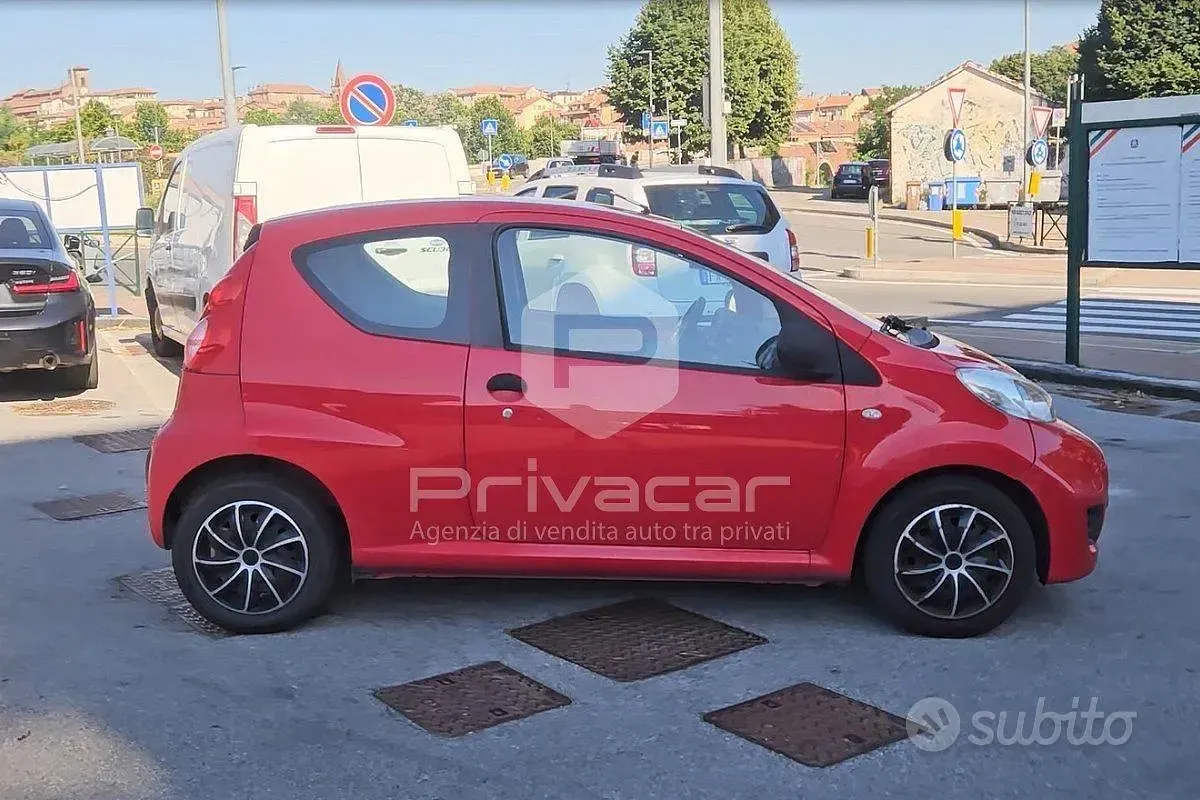 Usata Peugeot 107 68 CV (50 kW) 2010 Rosso Utilitaria