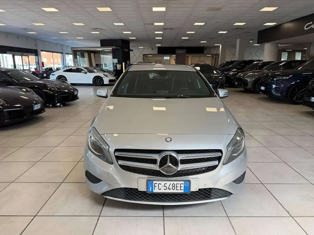 Usata Mercedes A180 122 CV (89 kW) 2015 Argento Utilitaria