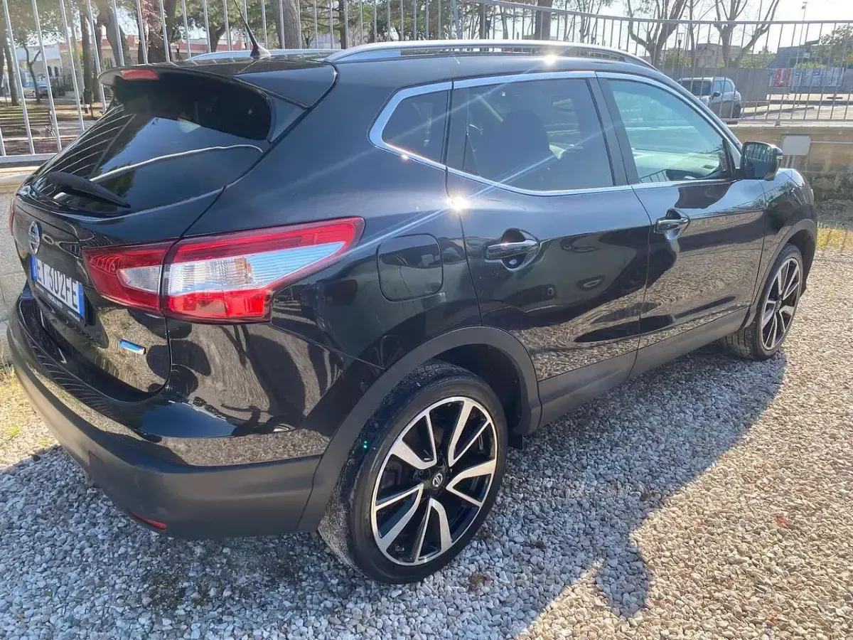 Usata Nissan Qashqai Acenta Premium 110 CV (80 kW) 2015 Nero SUV