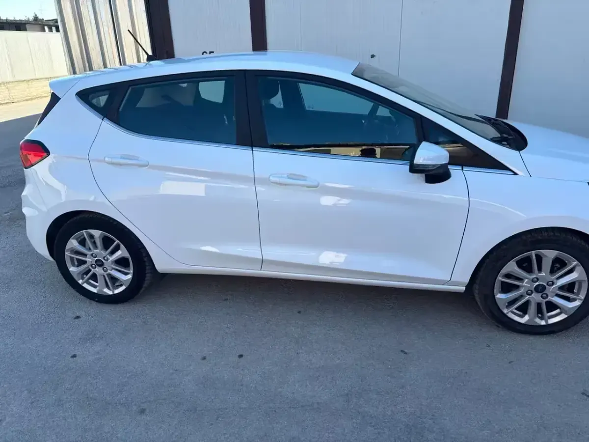 Usata Ford Fiesta Titanium 125 CV (91 kW) 2023 Bianco Utilitaria