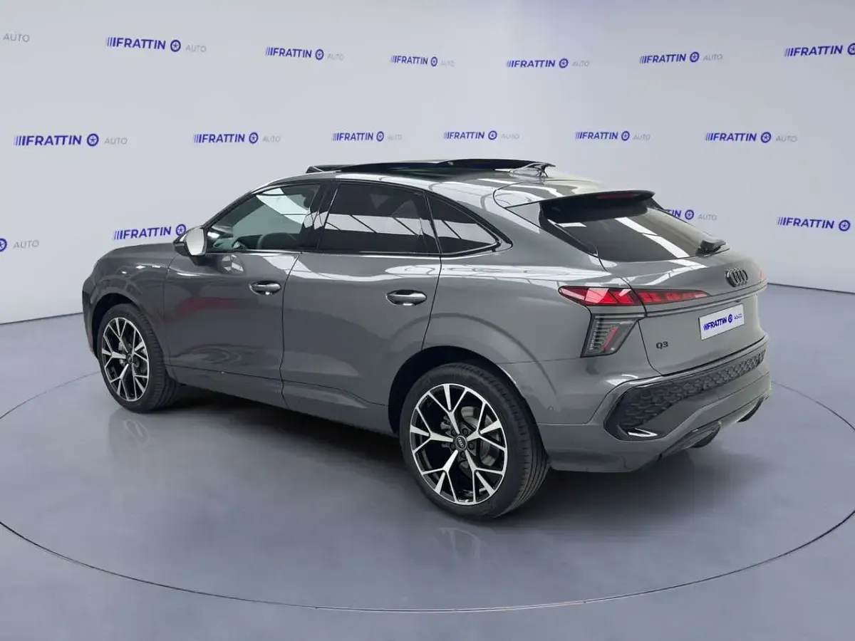 Nuova Audi Q3 S-Line 150 CV (110 kW) 2026 Grigio scuro SUV