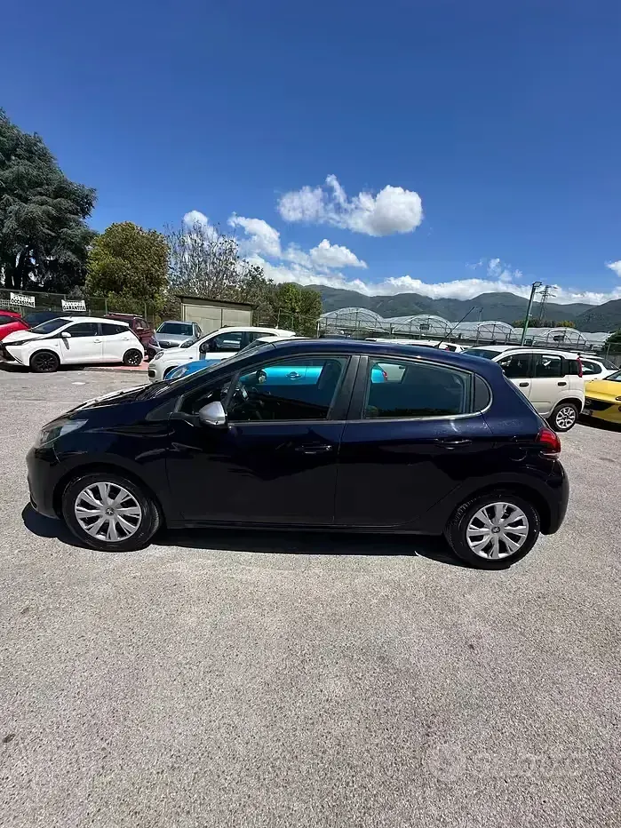 Usata Peugeot 208 Active 75 CV (55 kW) 2018 Blu Utilitaria