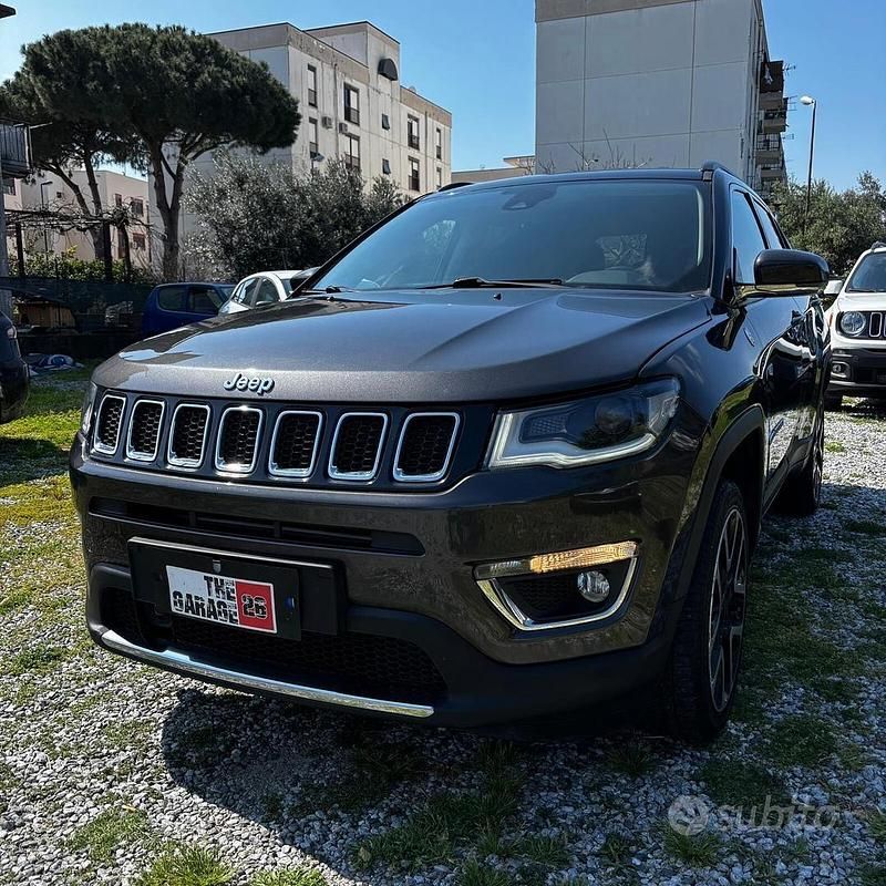 Usata Jeep Compass Limited 140 CV (102 kW) 2017 Grigio SUV