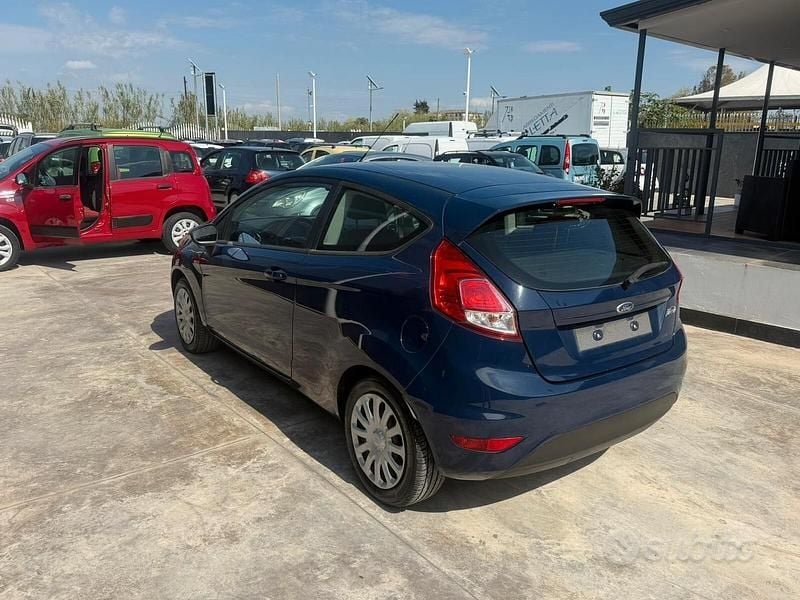 Usata Ford Fiesta 60 CV (44 kW) 2015 Blu Utilitaria