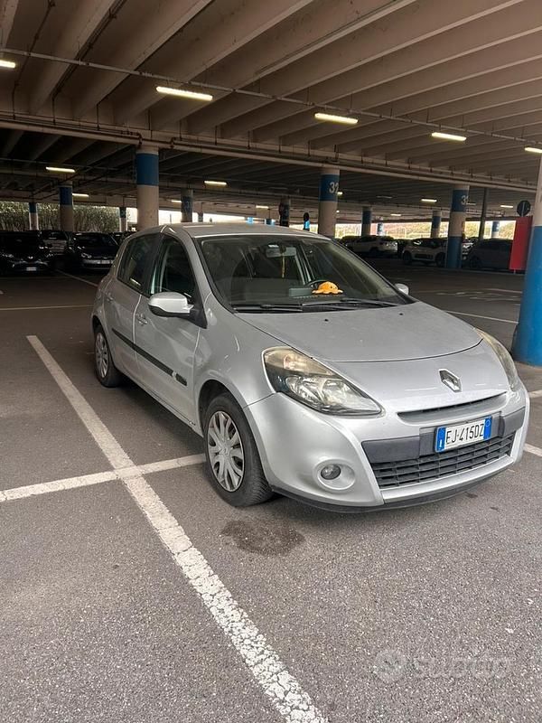 Usata Renault Clio II 75 CV (55 kW) 2011 Grigio Utilitaria