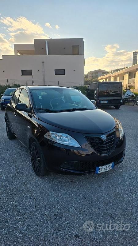Usata Lancia Ypsilon Silver 69 CV (50 kW) 2014 Nero Utilitaria