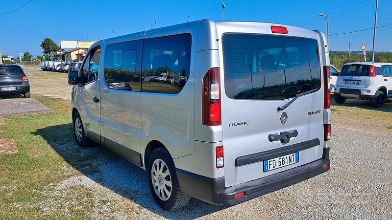 Usata Renault Trafic Zen 125 CV (91 kW) 2016 Grigio Monovolume