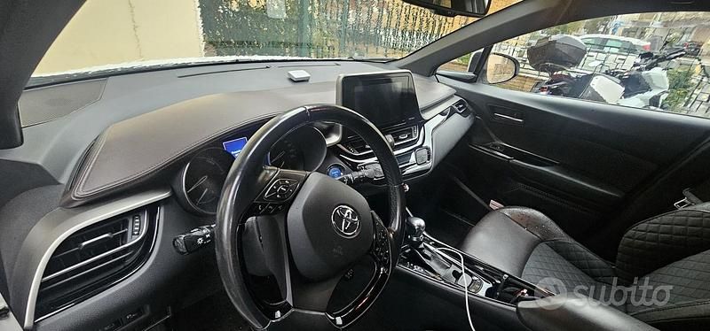 Usata Toyota C-HR Lounge 116 CV (85 kW) 2017 Bianco SUV
