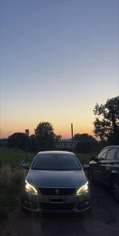 Usata Peugeot 308 SW Active 120 CV (88 kW) 2017 Station wagon