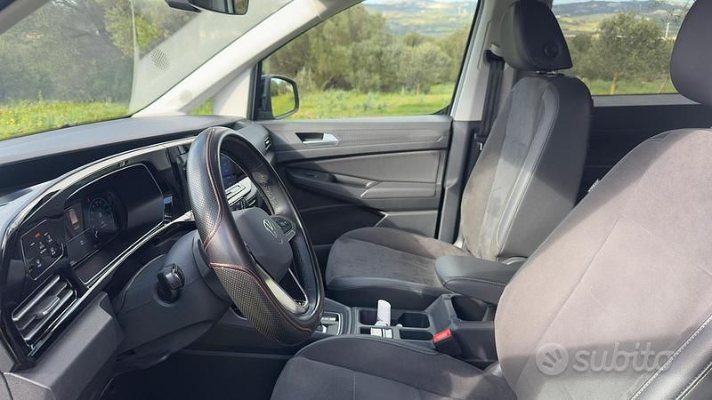 Usata VW Caddy Maxi Style 122 CV (89 kW) 2023 Grigio Monovolume