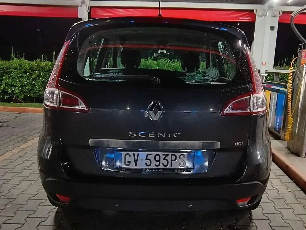 Usata Renault Scénic III Dynamique 110 CV (80 kW) 2011 Nero Monovolume