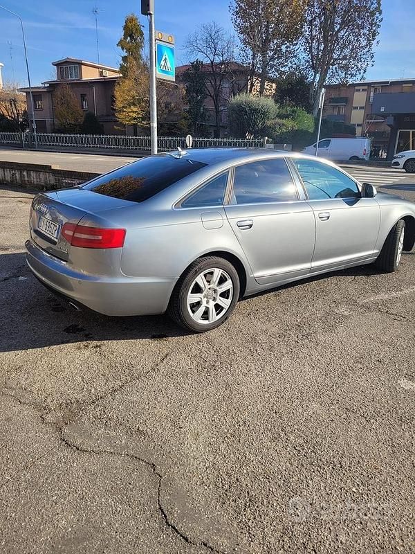 Grigio Usata 2009 Audi A6 Tre volumi | 5500 € (Buon prezzo) - Immagine 1/4