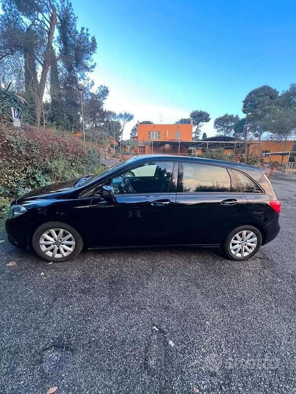 Usata Mercedes B180 Executive 109 CV (80 kW) 2013 Nero Utilitaria