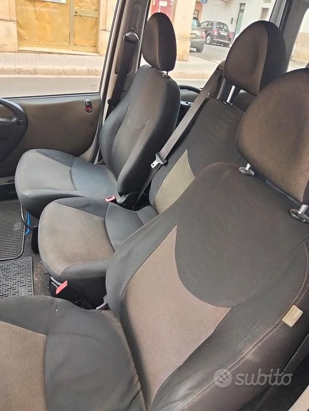 Usata Fiat Multipla 120 CV (88 kW) 2010 Grigio Monovolume