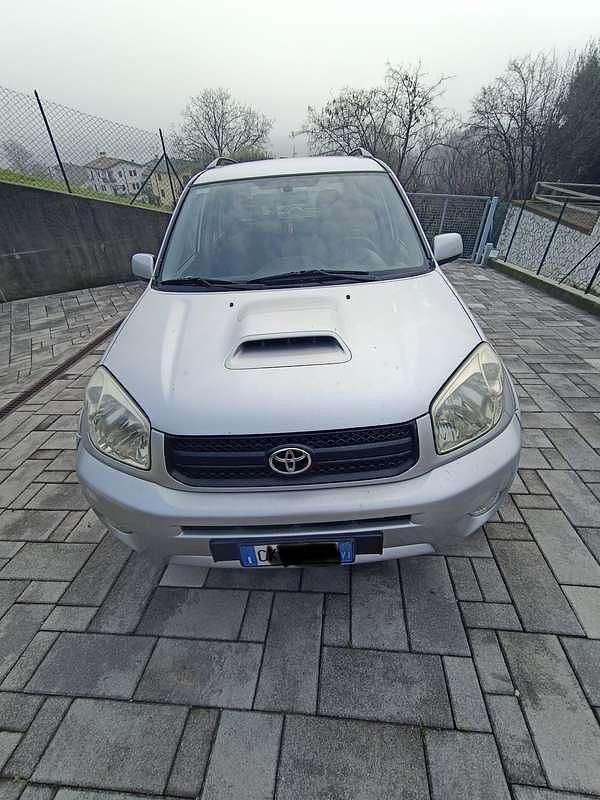 Usata Toyota RAV4 116 CV (85 kW) 2003 Grigio SUV