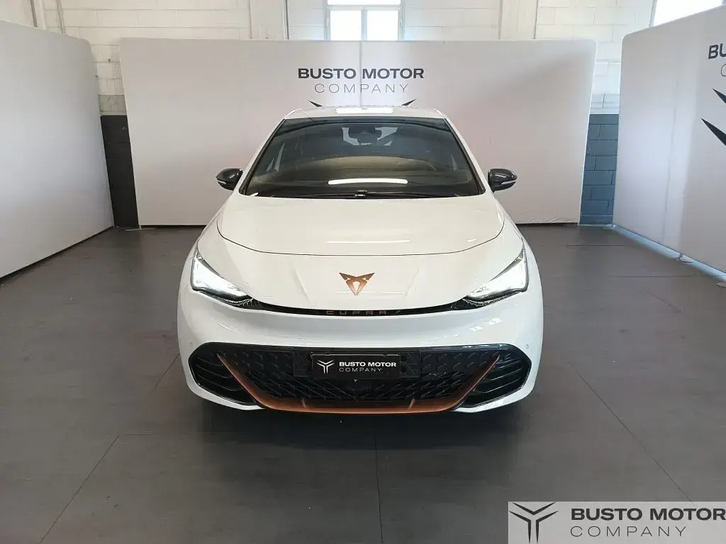 Usata Cupra Born 169 kW (231 CV) 2023 Bianco / metallizzato Utilitaria
