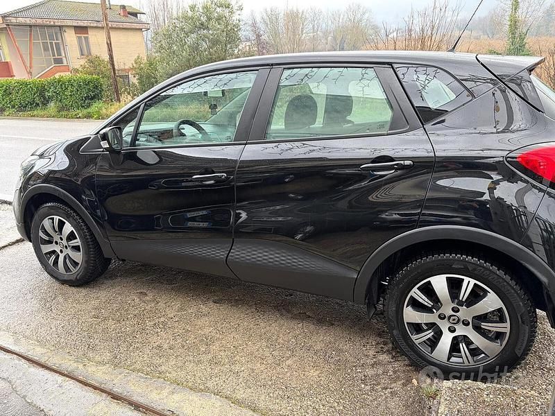 Usata Renault Captur 90 CV (66 kW) 2015 Nero SUV