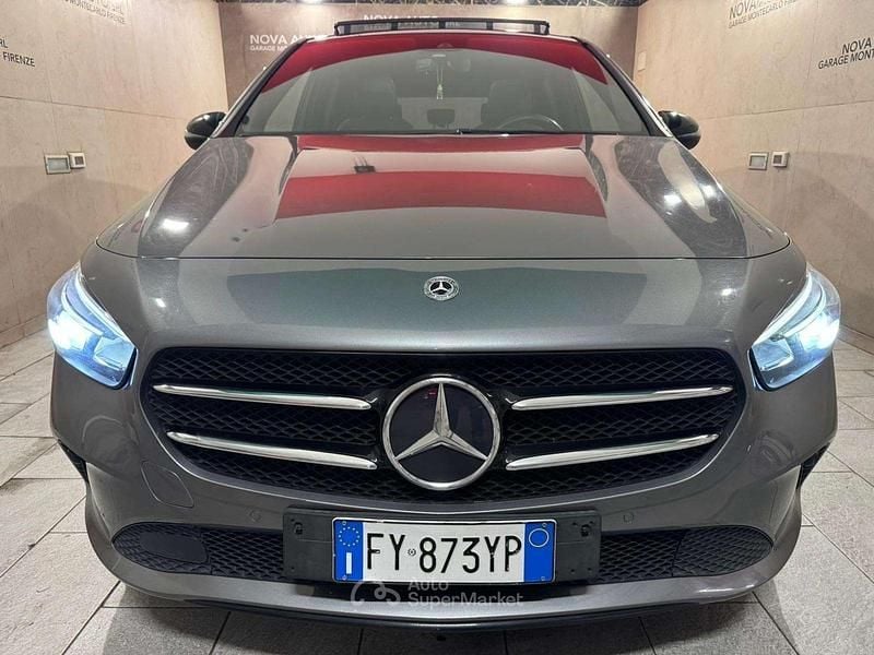 Usata Mercedes B200 Premium 150 CV (110 kW) 2019 Grigio Monovolume