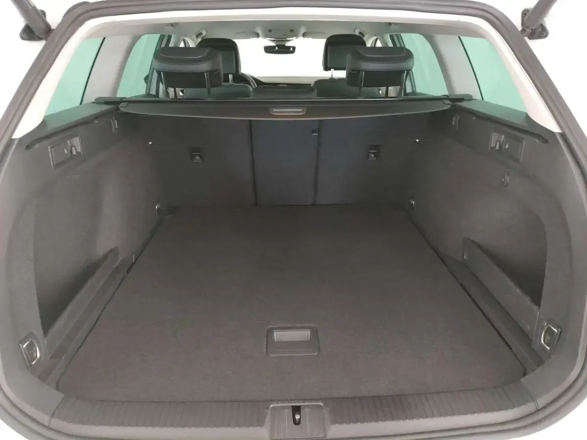 Usata VW Passat Alltrack 200 CV (147 kW) 2022 Bianco Station wagon