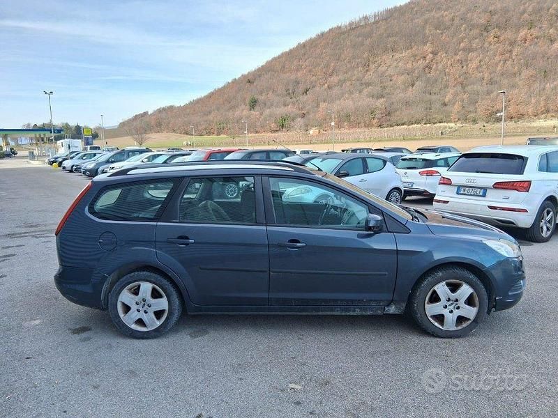 Usado Ford Focus 110 HP (80 kW) 2008 Cinzento Carrinha