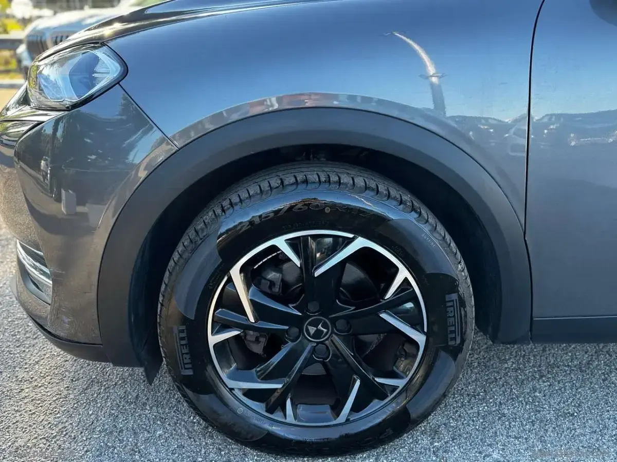 Usado DS Automobiles DS3 Crossback 131 CV (96 kW) 2021 Gris SUV