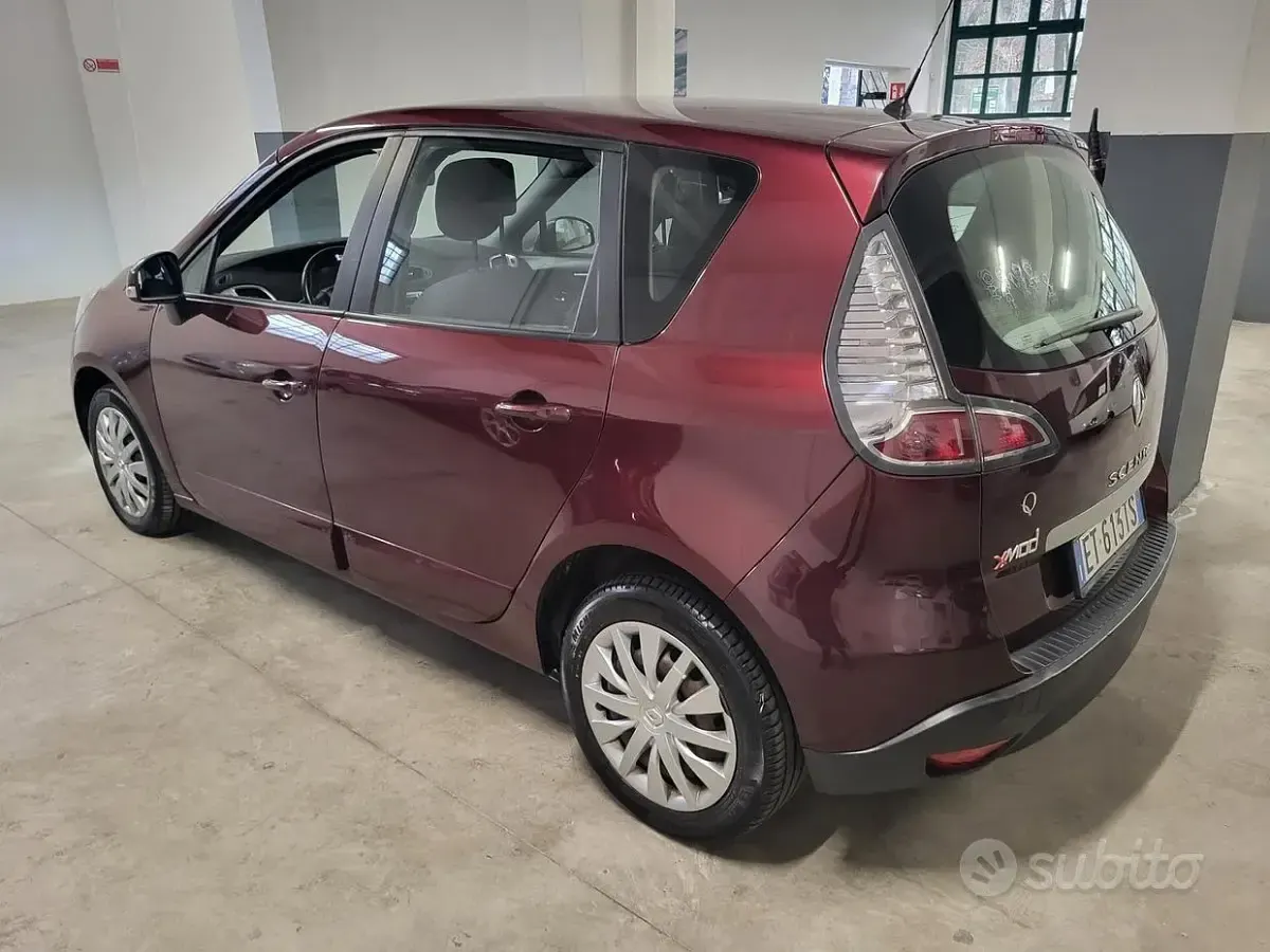Usata Renault Scenic E-Tech 111 CV (81 kW) 2014 Viola Monovolume