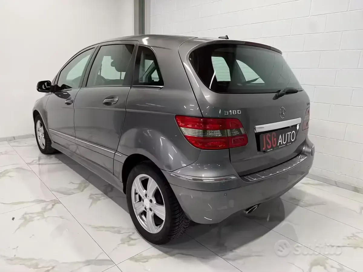 Usata Mercedes B180 109 CV (80 kW) 2009 Grigio Monovolume
