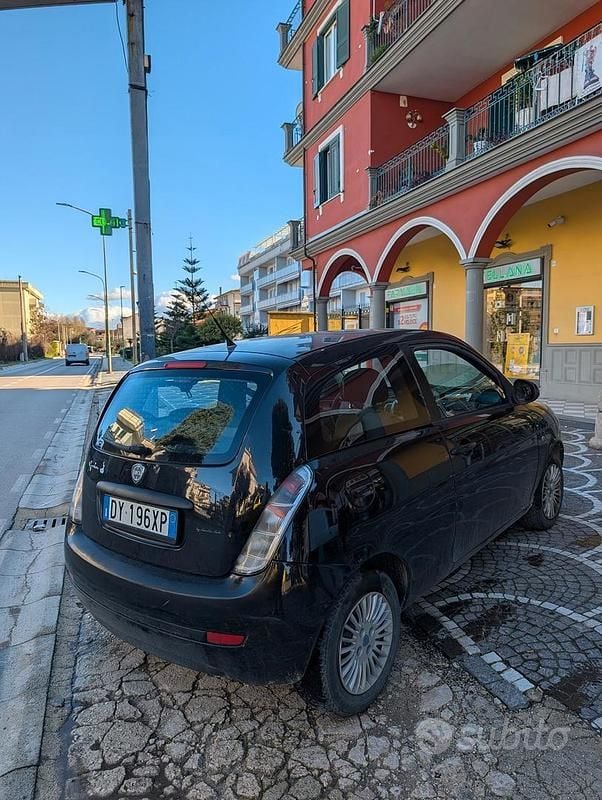 Usata Lancia Ypsilon 77 CV (56 kW) 2010 Nero Utilitaria