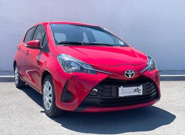 Usata Toyota Yaris Cool 100 CV (73 kW) 2020 Nero Berlina