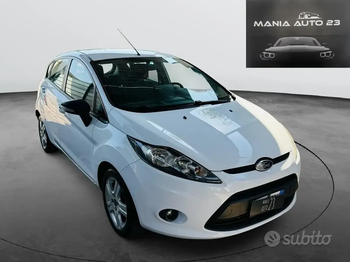 Usata Ford Fiesta 92 CV (67 kW) 2011 Bianco Berlina