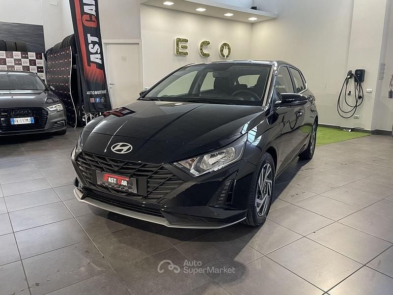 Nero Nuova 2025 Hyundai i20 Tre volumi | 16.490 € (Ottimo prezzo) - Immagine 1/4
